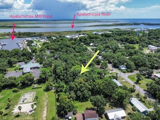 247 8th St, Apalachicola, FL 32320