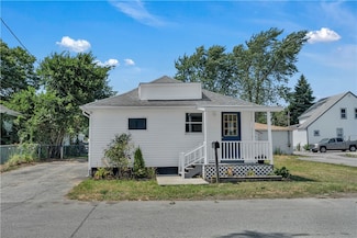 15 Maplewood Ave, Warwick, RI 02889