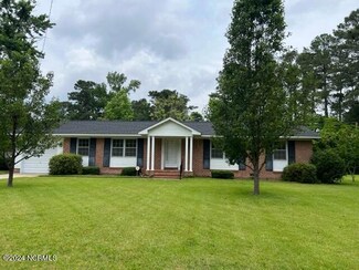 1304 Charles Dr, Laurinburg, NC 28352