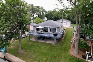 2132 Wolfs Point Dr, Rochester, IN 46975