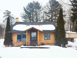 327 S Gladwin St, Lake City, MI 49651