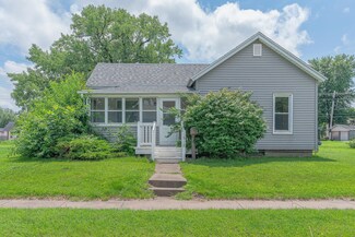 1812 Sampson St, Muscatine, IA 52761