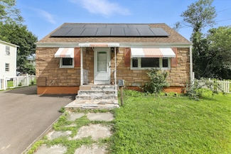 34 Gilbert Ave, Bloomfield, CT 06002