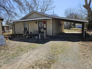505 E Saint John St, Girard, KS 66743