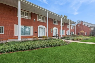 27 N Tower Rd Unit 27, Oak Brook, IL 60523