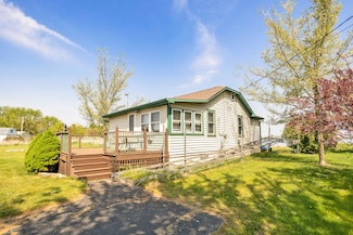 24320 Penninsula Dr, Kansasville, WI 53139
