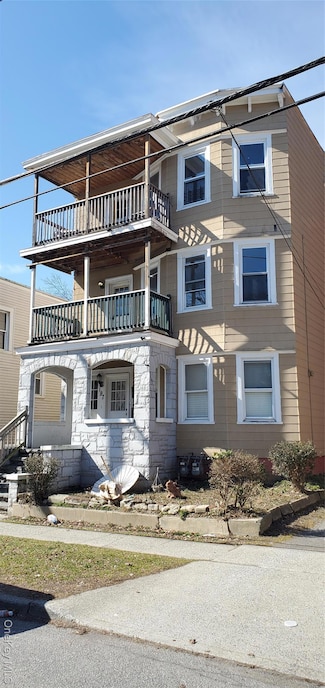 197 Winnikee Ave Unit 2, Poughkeepsie, NY 12601