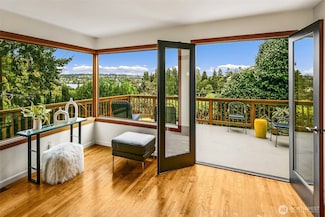 718 N 59th St, Seattle, WA 98103