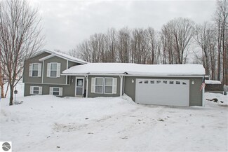 119 N Wood Meadows Dr, Buckley, MI 49620