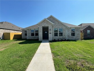 4821 W Aurora St, Fayetteville, AR 72704