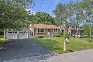 72 Saxony Ave, Tiverton, RI 02878
