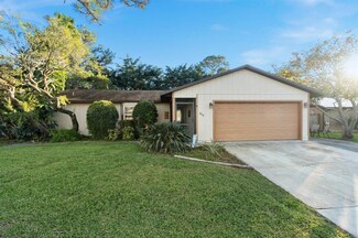 858 SE Damask Ave, Port Saint Lucie, FL 34983