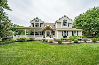 22 Hillside Ave, Saint James, NY 11780