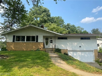 1941 Oakridge Dr, Akron, OH 44313