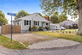67 Linden St, Middletown, RI 02842