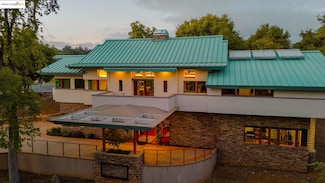 20821 Hemlock St, Groveland, CA 95321
