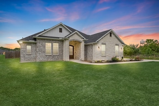 911 Oak St, Anahuac, TX 77514