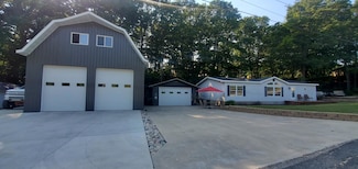 1911 N 24th Ave, Mears, MI 49436