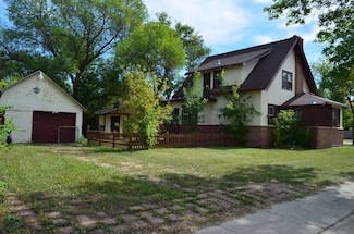 222 6th St W, Bottineau, ND 58318