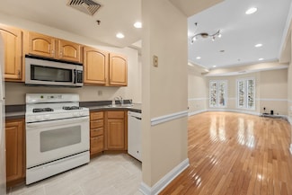 84 Adams St Unit 2D, Hoboken, NJ 07030