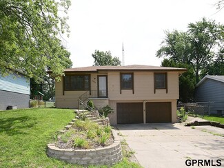 8629 Park View Blvd, La Vista, NE 68128