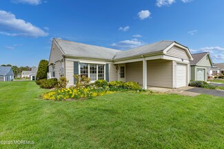 28 Westgate Place, Manchester, NJ 08759