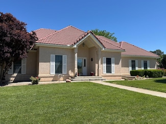 954 Trim Ave, Elkhart, KS 67950