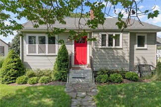 424 Judson St, Tiverton, RI 02878