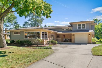 271 S Boyd Ave, Elmhurst, IL 60126