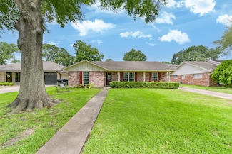 1721 Bowline Rd, Houston, TX 77062