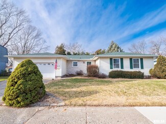 213 Cypress St, Pekin, IL 61554