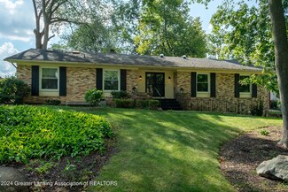 4255 Mar Moor Dr, Lansing, MI 48917