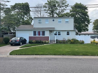 95 Kellum St, West Babylon, NY 11704