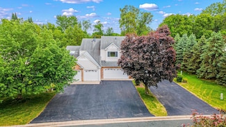 5676 Donegal Dr, Saint Paul, MN 55126