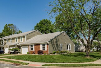 90 Oak Ln, Eatontown, NJ 07724