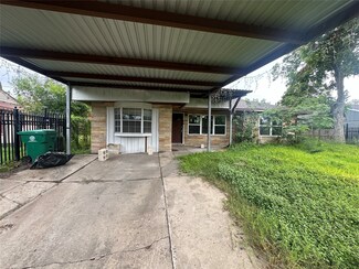 8658 Sonneville Dr, Houston, TX 77080