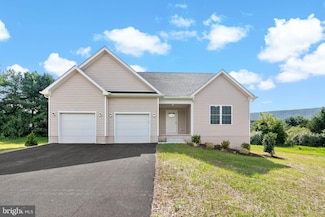 40 Mdg Ct, Berkeley Springs, WV 25411