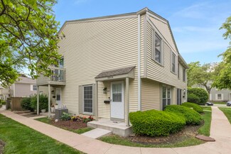 1693 Ashburn Ct Unit B, Wheaton, IL 60189