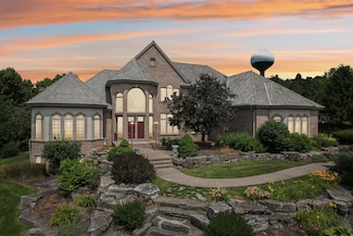 1012 N Bluespruce Cir, Hartland, WI 53029