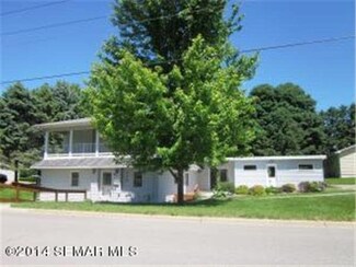 370 370 5th St SW, Plainview, MN 55964