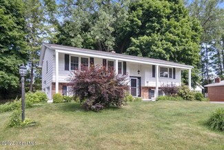 4 Princess Ln, Albany, NY 12211