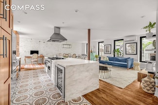 211 E 3rd St Unit 2R, New York, NY 10009