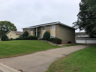 1220 3rd Ave W, Shakopee, MN 55379