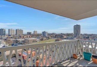 2000 Linwood Ave Unit 9W, Fort Lee, NJ 07024