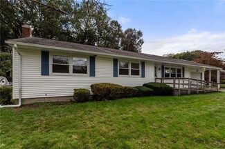 5 Ridgeway Dr, Warren, RI 02885