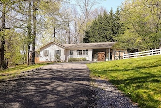 445 Peach St, Staunton, VA 24401