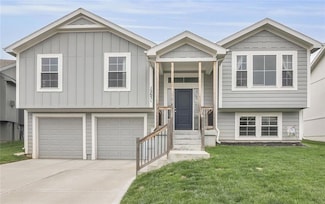 12631 Fountain Lake Cir, Grand View, MO 64030