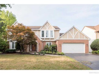 135 Londonderry Ln, Getzville, NY 14068