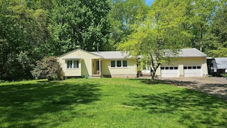 88 Dutton Rd, New Hartford, CT 06057