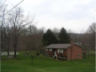 212 Garden Ln, Mount Pleasant, PA 15666
